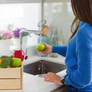 Jak myć warzywa i owoce, aby pozbyć się chemikaliów i bakterii?